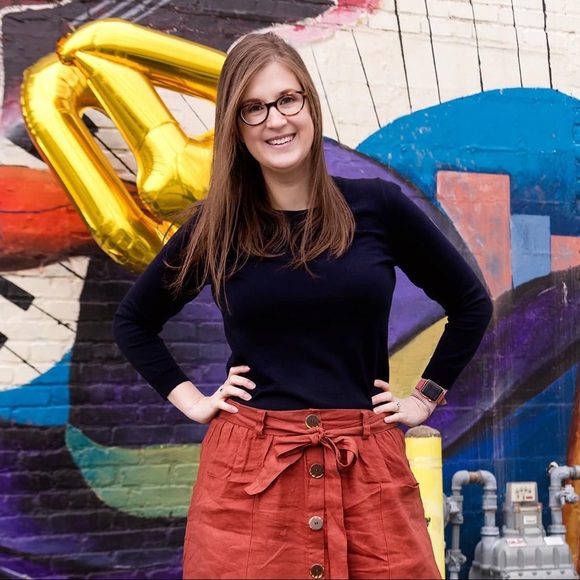 Meet your Posher, Laura - Picture 2 of 9